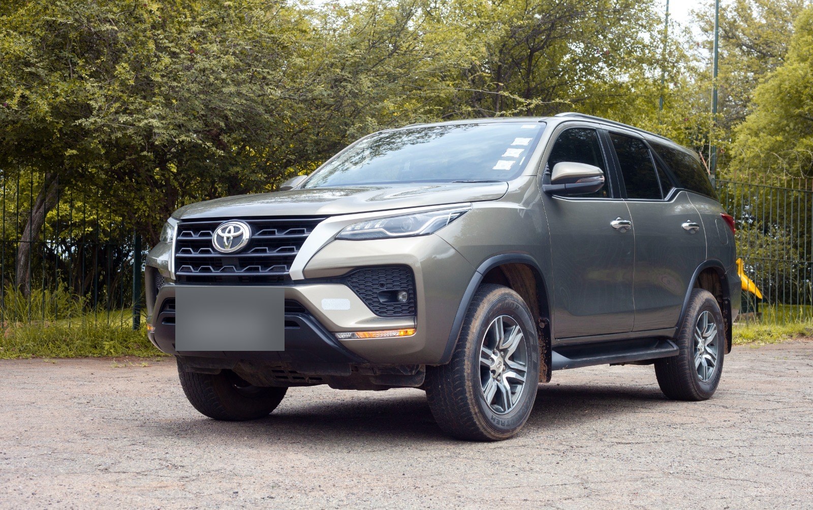 Luxury private transfer vehicle in Victoria Falls